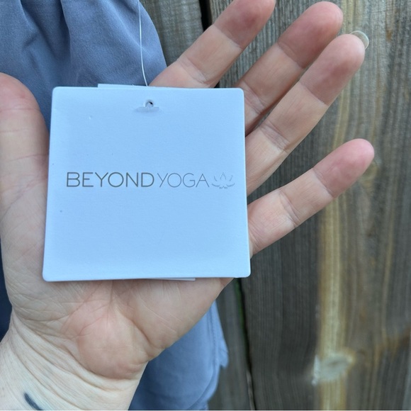 NWT Beyond Yoga Stretch Woven In Stride Lined Short Size XS - Picture 5 of 7